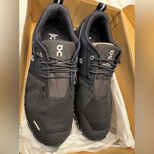 On Running Black and Gray Athletic Shoes